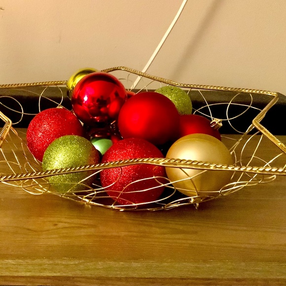 Large Gold star shaped Christmas basket with Balls table top decor. - Picture 3 of 4